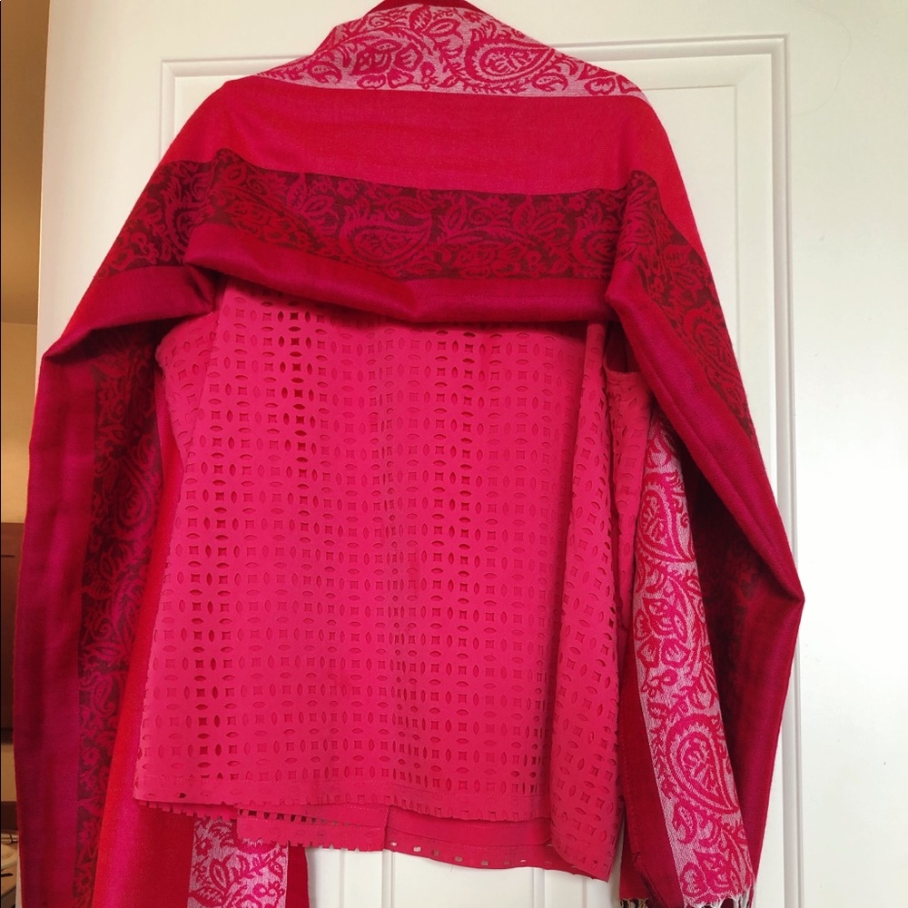 Multi-hued long-length Pashmina scarf.